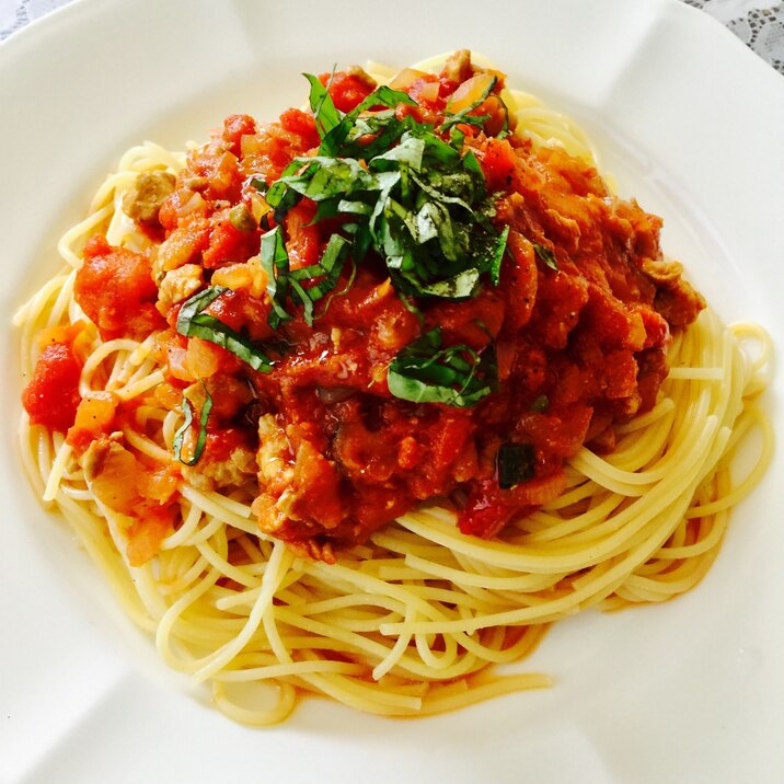 粗挽きマグロのミートソースパスタ